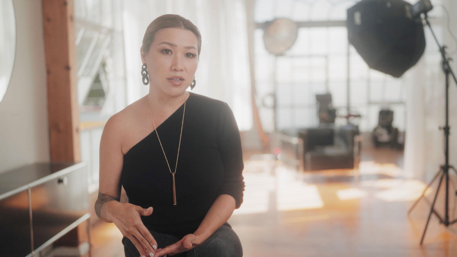 “To-Interviewer” Eye-Line Example